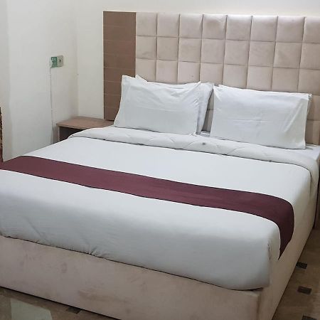 Hotel Sherition 1 Lahore Bagian luar foto