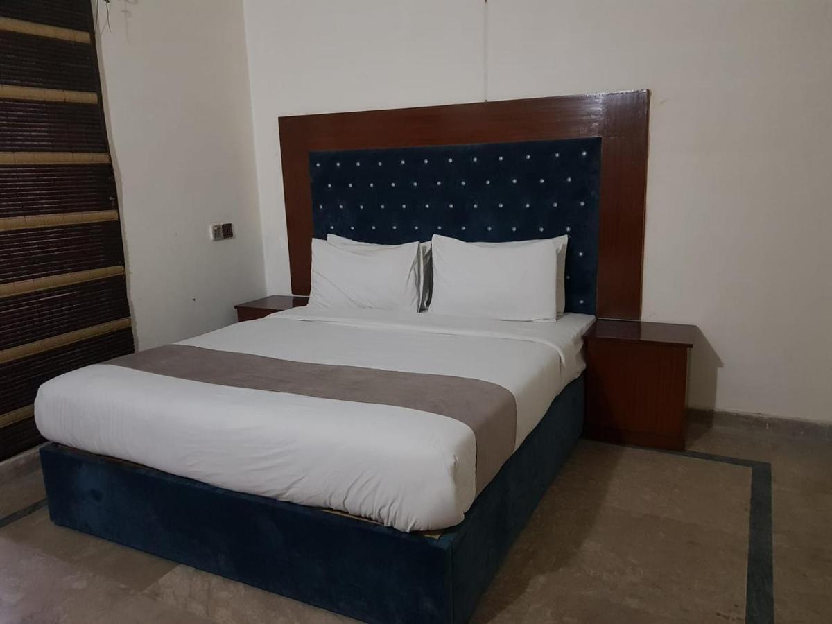 Hotel Sherition 1 Lahore Bagian luar foto