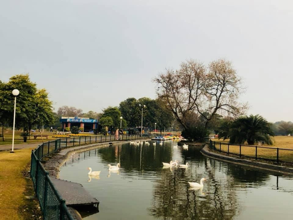 Hotel Sherition 1 Lahore Bagian luar foto